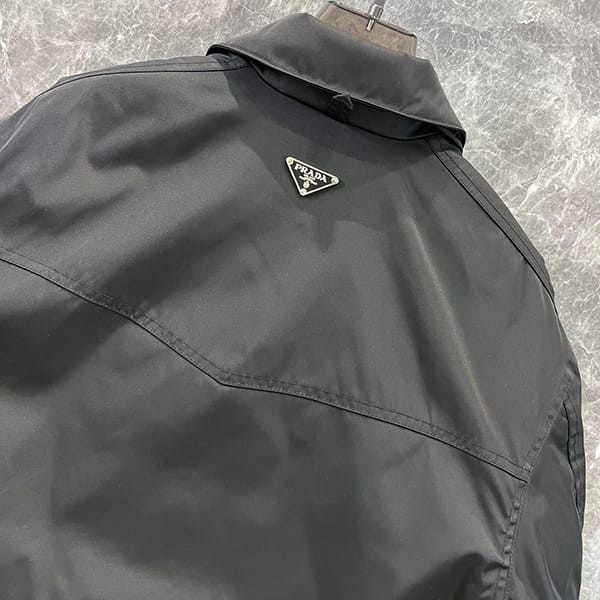 秋冬大セール【プラダ 並行輸入品】Re-Nylonダウンジャケット pul01183